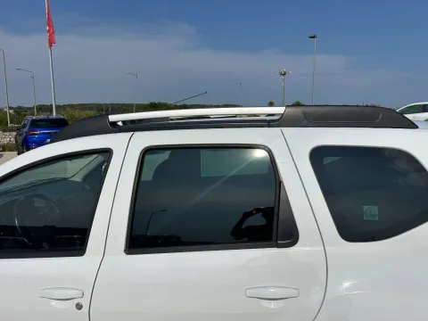 Dacia Duster 1.6 Laureate Gpl 4x2 110cv - Immagine 14