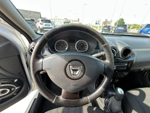 Dacia Duster 1.6 Laureate Gpl 4x2 110cv - Immagine 16