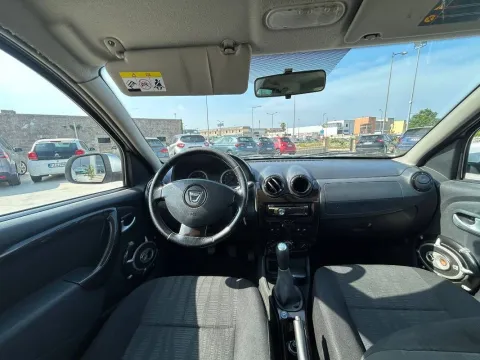 Dacia Duster 1.6 Laureate Gpl 4x2 110cv - Immagine 17