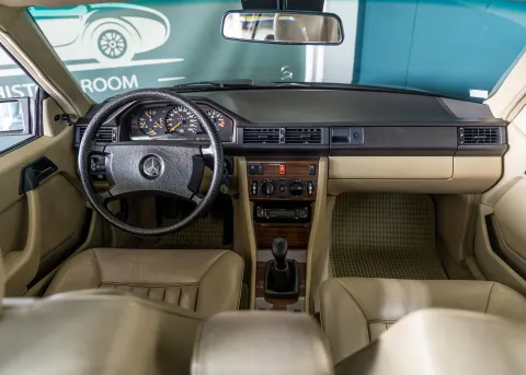 Mercedes E Coupe 300 CE - Immagine 13