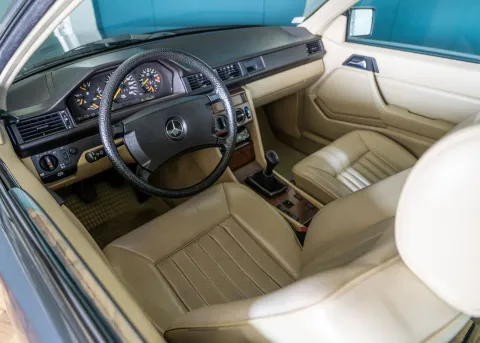 Mercedes E Coupe 300 CE - Immagine 14