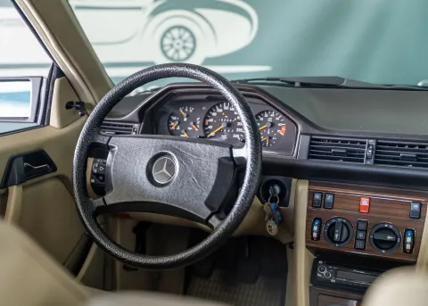 Mercedes E Coupe 300 CE - Immagine 15
