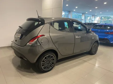 Lancia Ypsilon 1.0 firefly hybrid Gold s&s 70cv 5p.ti - Immagine 2