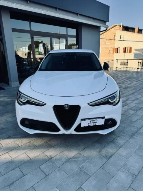Alfa Romeo Stelvio 2.2 t Executive Q4 210cv auto - Immagine 2