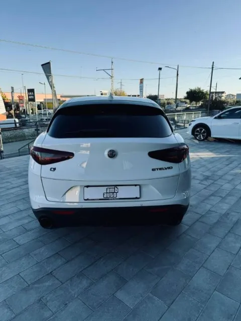 Alfa Romeo Stelvio 2.2 t Executive Q4 210cv auto - Immagine 4