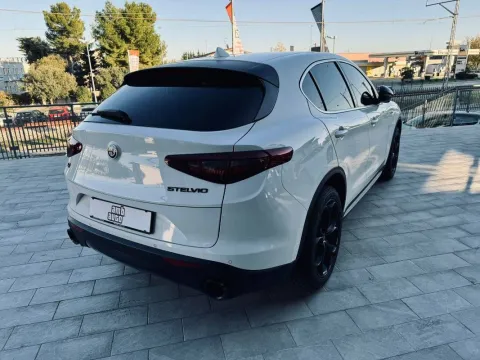 Alfa Romeo Stelvio 2.2 t Executive Q4 210cv auto - Immagine 5