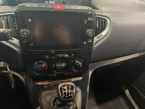 Lancia Ypsilon 1.0 firefly hybrid Gold s&s 70cv 5p.ti - Immagine 14