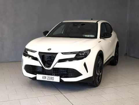 Alfa Romeo Junior 1.2 ibrida Speciale 145cv edct6 - Immagine 1