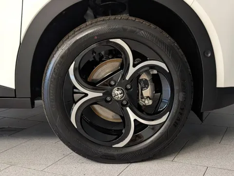 Alfa Romeo Junior 1.2 ibrida Speciale 145cv edct6 - Immagine 3