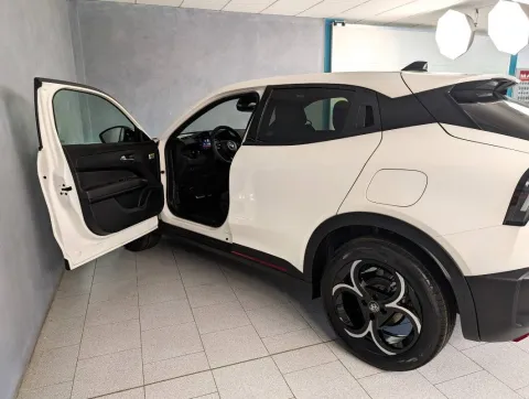 Alfa Romeo Junior 1.2 ibrida Speciale 145cv edct6 - Immagine 4