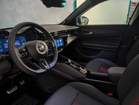 Alfa Romeo Junior 1.2 ibrida Speciale 145cv edct6 - Immagine 10