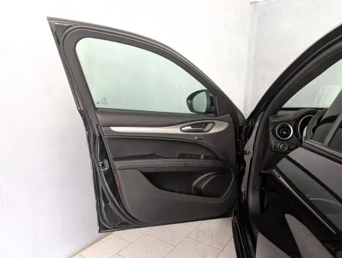Alfa Romeo Stelvio 2.2 t Veloce Q4 210cv auto - Immagine 14