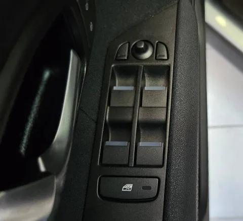 Land Rover Range Rover Evoque 5p 2.2 sd4 Dynamic 190cv auto 9m - Immagine 9
