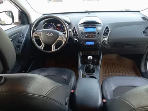 Hyundai ix35 1.7 crdi Comfort 2wd FL - Immagine 10