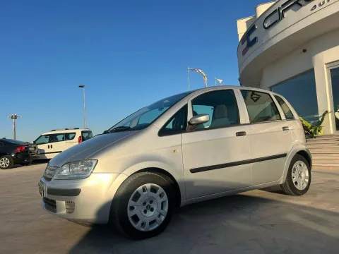 Fiat Idea 1.3 mjt 16v Black Star - Immagine 6