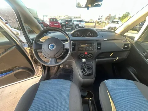 Fiat Idea 1.3 mjt 16v Black Star - Immagine 17
