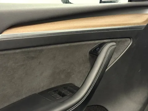 Tesla Model Y Single Motor rwd - Immagine 12