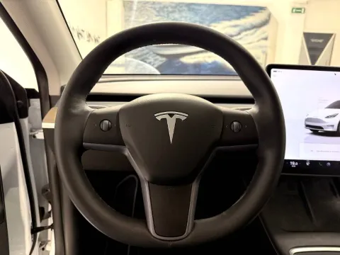 Tesla Model Y Single Motor rwd - Immagine 13