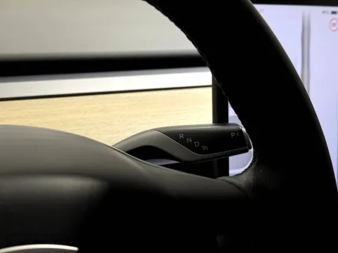 Tesla Model Y Single Motor rwd - Immagine 14