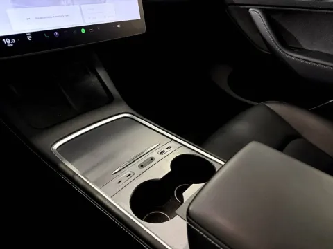 Tesla Model Y Single Motor rwd - Immagine 15