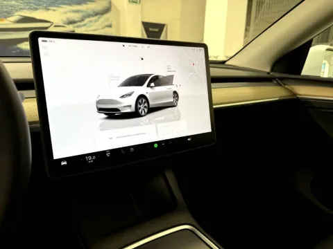 Tesla Model Y Single Motor rwd - Immagine 16