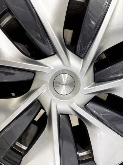 Tesla Model Y Single Motor rwd - Immagine 25