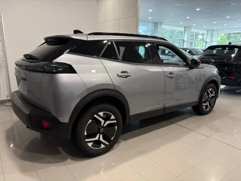 Peugeot 2008 1.2 puretech Allure s&s 100cv - Immagine 3