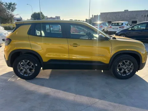 Jeep Avenger 1.2 turbo e-hybrid mhev Longitude fwd 110cv edct6 - Immagine 13