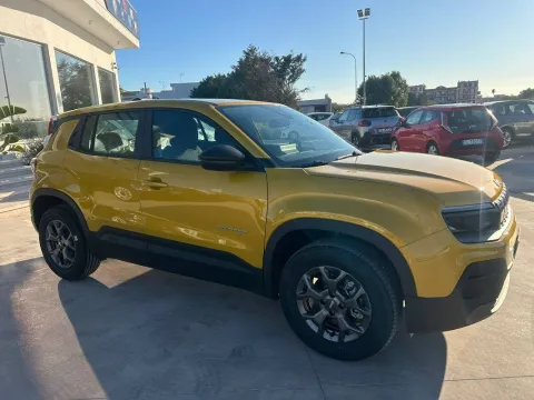 Jeep Avenger 1.2 turbo e-hybrid mhev Longitude fwd 110cv edct6 - Immagine 14
