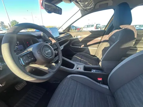 Jeep Avenger 1.2 turbo e-hybrid mhev Longitude fwd 110cv edct6 - Immagine 17