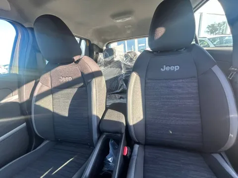 Jeep Avenger 1.2 turbo e-hybrid mhev Longitude fwd 110cv edct6 - Immagine 24