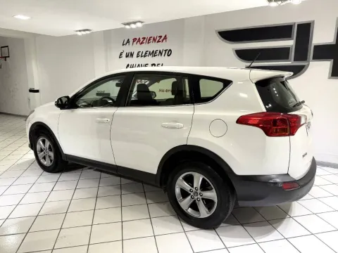 Toyota Rav4 2.0 d-4d 2wd 124cv mt - Immagine 3