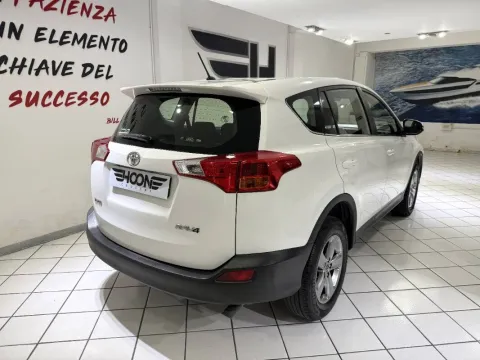 Toyota Rav4 2.0 d-4d 2wd 124cv mt - Immagine 6