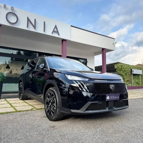 Peugeot 5008 1.2 hybrid GT 145cv e-dcs6 - Immagine 1
