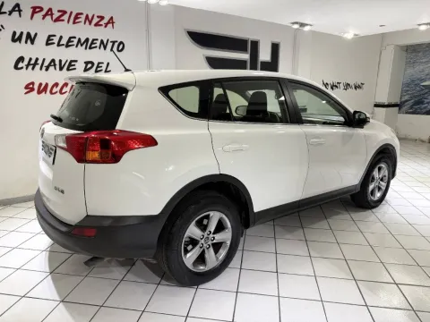 Toyota Rav4 2.0 d-4d 2wd 124cv mt - Immagine 7