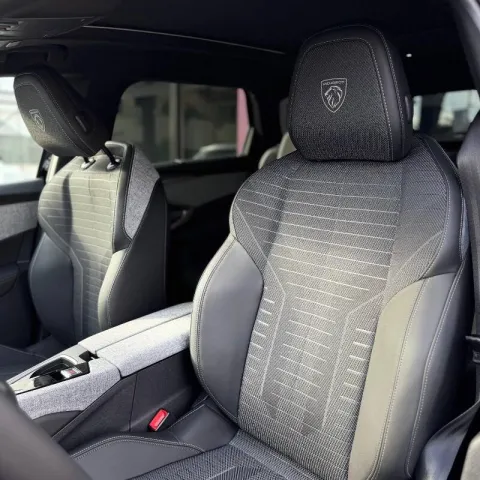 Peugeot 5008 1.2 hybrid GT 145cv e-dcs6 - Immagine 7