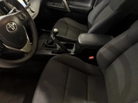 Toyota Rav4 2.0 d-4d 2wd 124cv mt - Immagine 13