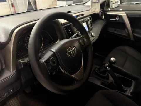 Toyota Rav4 2.0 d-4d 2wd 124cv mt - Immagine 14