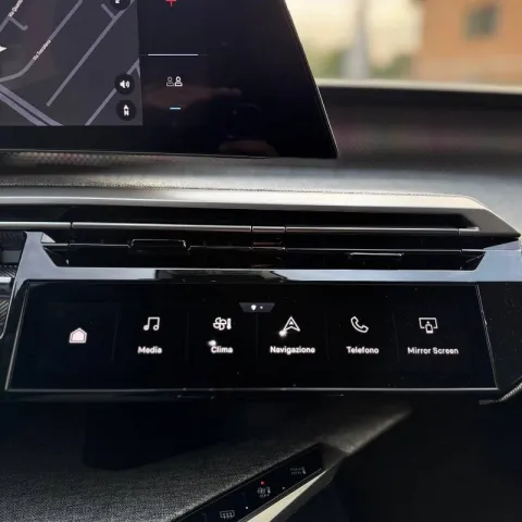 Peugeot 5008 1.2 hybrid GT 145cv e-dcs6 - Immagine 17