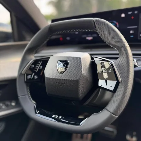 Peugeot 5008 1.2 hybrid GT 145cv e-dcs6 - Immagine 18
