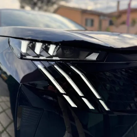 Peugeot 5008 1.2 hybrid GT 145cv e-dcs6 - Immagine 23
