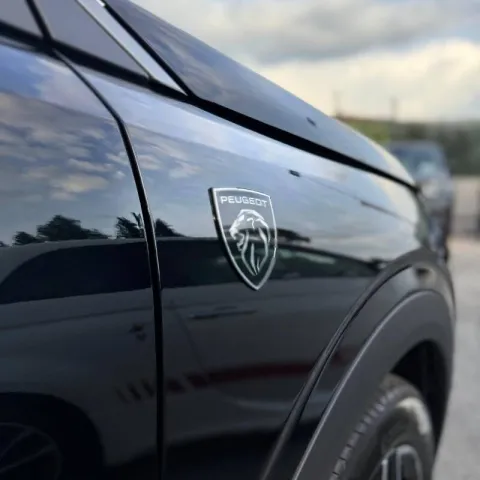 Peugeot 5008 1.2 hybrid GT 145cv e-dcs6 - Immagine 24