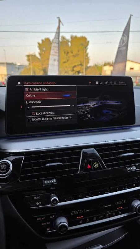 BMW 520d Touring mhev 48V Business auto - Immagine 16