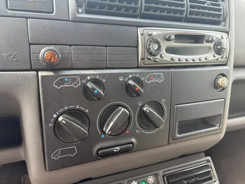Volkswagen Caravelle 2.0 - Immagine 15