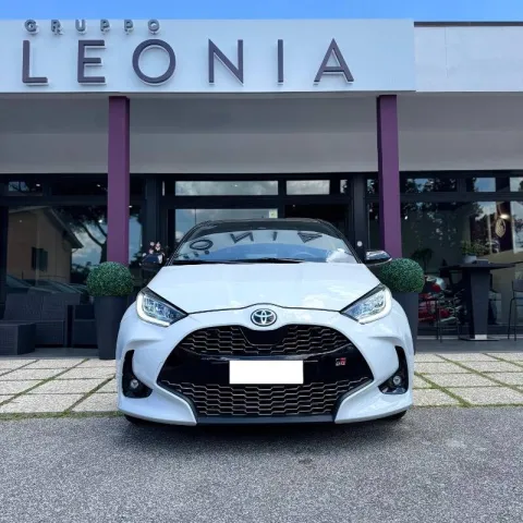 Toyota Yaris 1.5h GR Sport - Immagine 2