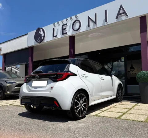 Toyota Yaris 1.5h GR Sport - Immagine 4
