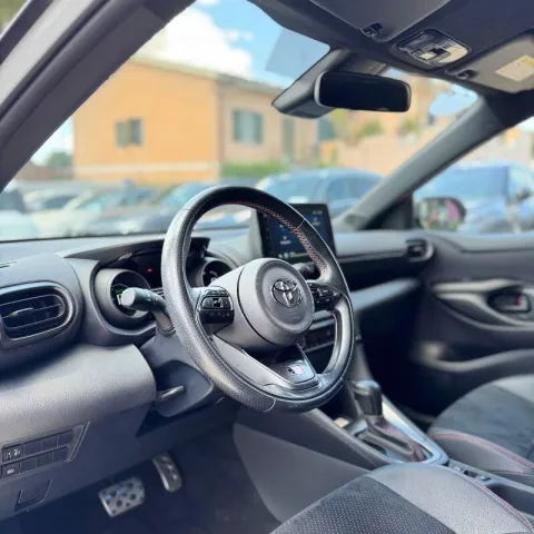 Toyota Yaris 1.5h GR Sport - Immagine 7