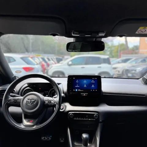 Toyota Yaris 1.5h GR Sport - Immagine 9