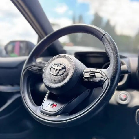 Toyota Yaris 1.5h GR Sport - Immagine 11