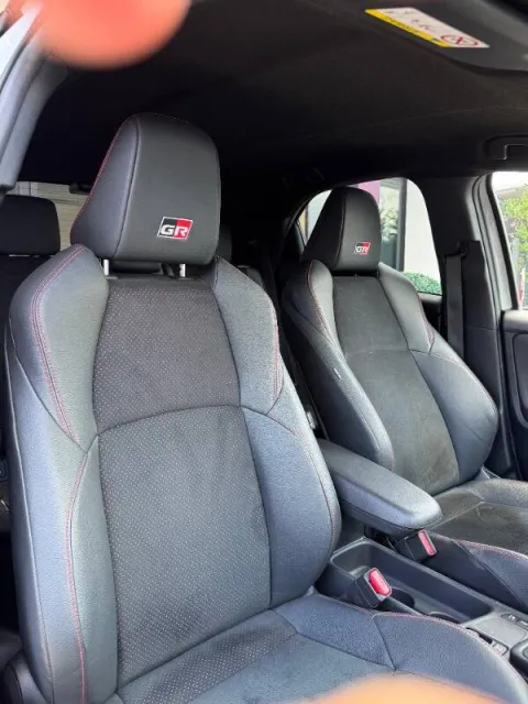 Toyota Yaris 1.5h GR Sport - Immagine 15